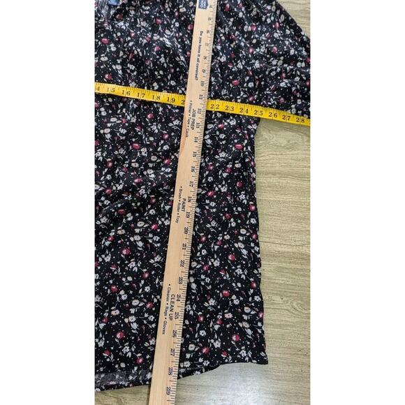 Womens Blouse Chaps Size 1X Ditsy Floral Long Sleeve Black Top Ruffle Cuffs - Picture 8 of 8